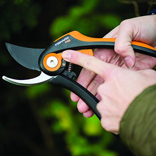 Fiskars SmartFit Pruner Bypass P68, Cutting Diameter Adjustable Up to 2.4 cm, Steel Blades with Non-stick Coating/Fiberglass ReinForced Plastic Handles, Length:20 cm, Black/Orange, 1001424