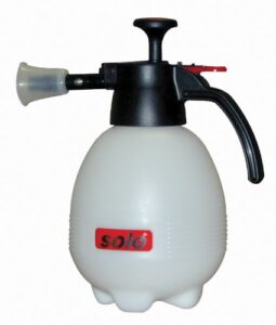 solo 418 2 liter one-hand pressure sprayer, red and white