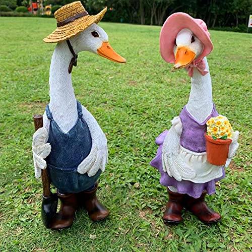 iRonrain Garden Statues Gardener Couple Duck, Indoor Outdoor Decorations Cute Ducks Art Décor Goose Figurine Ornament for Yard Home Garden Patio and Office (Female)