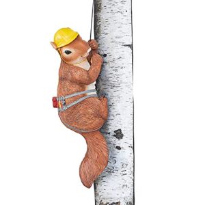 climbing squirrel figurine garden wall & tree decor statues, animal backyard accessories, hang on wall, yard art squirrel gifts figure indoor and outdoor lawn squirrel with helmet funny decoration 12″