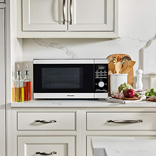 Panasonic NN-SD67LS 1100W with Genius Sensor Cook and Auto Defrost Countertop Microwave Oven, 1.3 cu ft, Stainless Steel