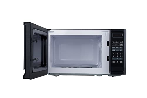 BLACK+DECKER Compact Countertop Microwave Oven 0.7 Cu. Ft. 700-Watts with LED Lighting, Child Lock, White