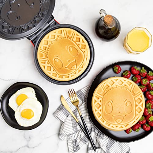 Uncanny Brands Pokémon Eevee Waffle Maker - Make Bounty Eevee Waffles - Kitchen Appliance