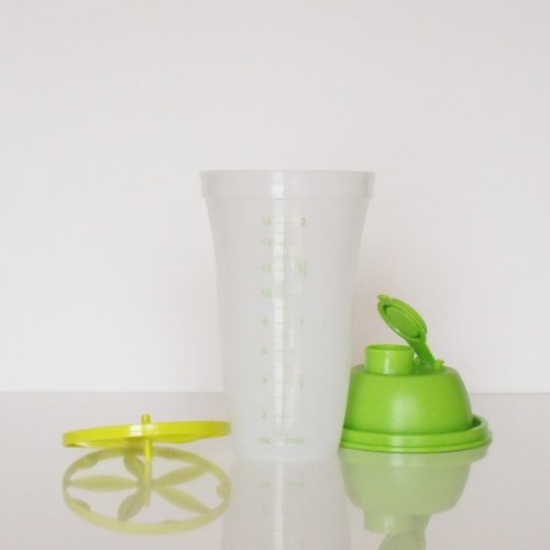 Tupperware Quick Shake 16 Ounce Hand-Held Blender Green and Chartreuse