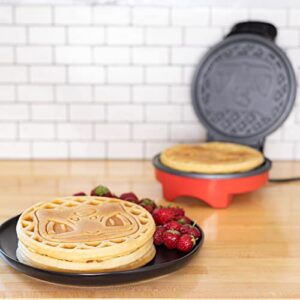 uncanny brands pokémon bulbasaur waffle maker – make bounty bulbasaur waffles – kitchen appliance