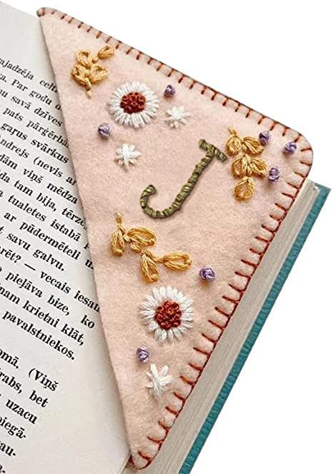 ZHONgRT Personalized Hand Embroidered Corner Bookmark, Handmade Stitched 26 Letters Cute Flower Embroidered Felt Triangle Page Bookmark Clip for Book Lovers Meaningful Gifts ( Spring )