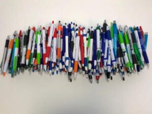 closeouts for less 175 lot misprint ink pens, ball point, plastic, retractable