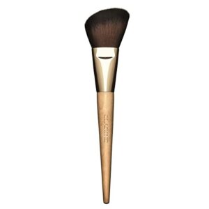 clarins blush brush | angled brush | color, contour and highlight with natural looking results | ultra-soft synthetic fibers and sustainably sourced birch handle
