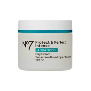 No.7 Protect & Perfect Intense Advanced Day Cream SPF 30 - Anti Aging Facial Moisturizer with Anti Wrinkle Technology - Hydrating Hyaluronic Acid Cream for Radiant Youthful Skin (50ml)