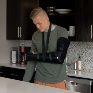 BraceAbility Posterior Long Arm Splint - Elbow Immobilizer Right or Left Forearm Brace with Sling for Fractures, Post-Surgery Recovery, Tendonitis, Bursitis, and Ulnar Nerve Entrapment Relief (M)