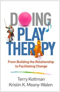 doing play therapy: from building the relationship to facilitating change (creative arts and play therapy)