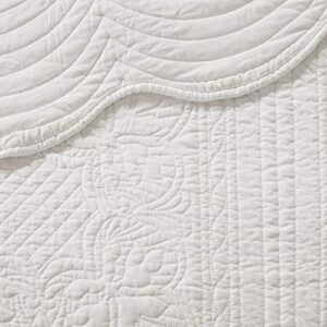 Madison Park Tuscany Quilt Set-Casual Damask Medallion Stitching Design , Lightweight Coverlet Bedspread Bedding, Shams, King/Cal King(104"x94"), Medallion White 3 Piece