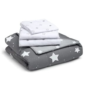 Delta Children 4 Piece Toddler Bedding Set for Boys - Reversible 2-in-1 Comforter - Includes Fitted Comforter to Keep Little Ones Snug, Bottom Sheet, Top Sheet, Pillow Case - Dusty Skies, Grey Stars