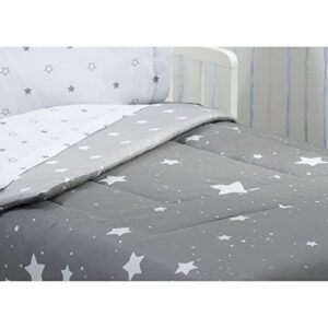 Delta Children 4 Piece Toddler Bedding Set for Boys - Reversible 2-in-1 Comforter - Includes Fitted Comforter to Keep Little Ones Snug, Bottom Sheet, Top Sheet, Pillow Case - Dusty Skies, Grey Stars