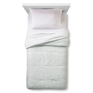 room essentials twin xl comforter (mint green with white diamond design)