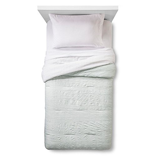 Room Essentials Twin XL Comforter (Mint green with white diamond design)