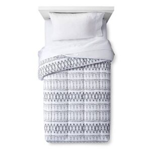 room essentials dorm bed comforter – global stripe white & black – twin xl