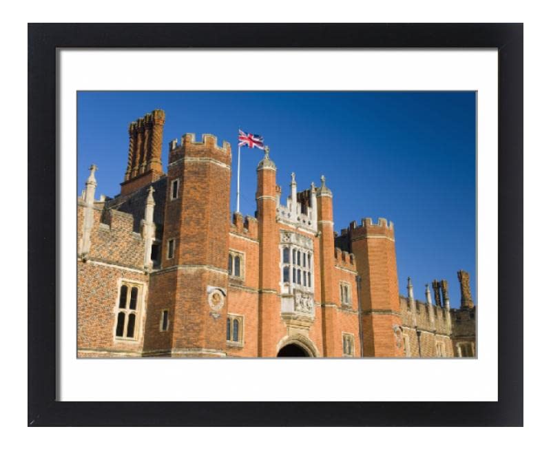 robertharding Framed 20x16 Photo of The Great Gatehouse and west Front, Hampton Court Palace (3762344)