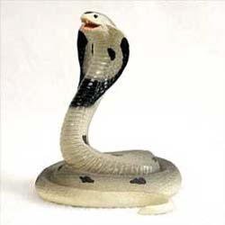 cobra indian king cobra snake ready to strike figurine new resin af29