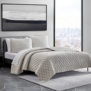 Vera Wang - King Quilt Set, Luxurious Velvet Bedding with Matching Shams, Lightweight Home Decor (Diamond Velvet Natural Ivory, King)