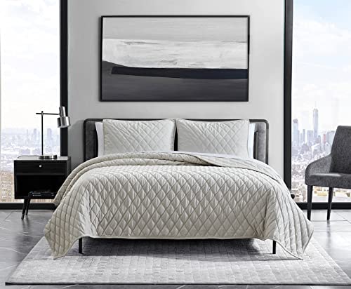 Vera Wang - King Quilt Set, Luxurious Velvet Bedding with Matching Shams, Lightweight Home Decor (Diamond Velvet Natural Ivory, King)