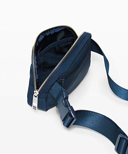 Lululemon Everywhere Belt Bag 1L (True Navy)