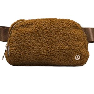 lululemon athletica lululemon everywhere fleece belt bag (burnt caramel)