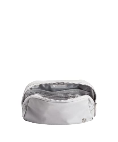 Lululemon Athletica, Lululemon Everywhere Belt Bag 1L (Silver Drop / White)