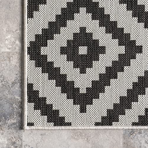 nuLOOM Darrow Moroccan Diamond Indoor/Outdoor Area Rug, 4' x 6', Black and White