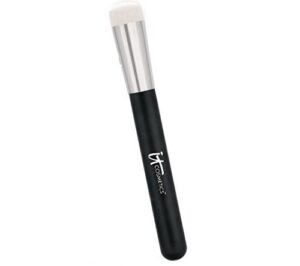 it cosmetics heavenly luxe magic eraser concealer brush no. 15