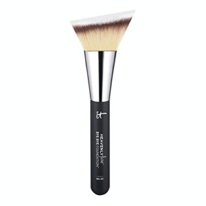 it cosmetics heavenly luxe bye bye foundation brush #22 – unique, triangle-shaped brush head for even application – with award-winning heavenly luxe hair – pro-hygienic & ideal for sensitive skin