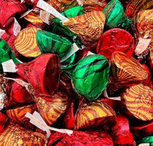 hershey’s kisses caramel milk chocolate mix gold, green, red foil – 2 lbs pounds sealed in a tundras bag