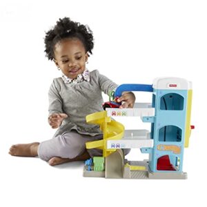 Fisher-Price Little People Toddler Toy Helpful Neighbor’S Garage Playset with Spiral Ramp and 2 Wheelies Cars for Ages 18+ Months