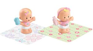 fisher-price little people snuggle twins, set of 2 baby figures with 2 soft blanket accessories for toddlers and preschool kids ages 18 months to 5 years