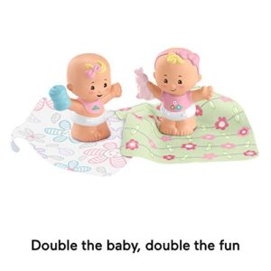 Fisher-Price Little People Snuggle Twins, set of 2 baby figures with 2 soft blanket accessories for toddlers and preschool kids ages 18 months to 5 years