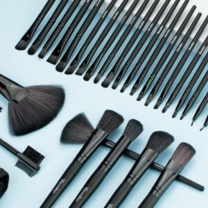 Makeup Brushes 32pcs, Yuwaku Professional Makeup Brush Set, Kabuki Face Eyes Shadow Eyeliner Foundation Blush Lip Powder Liquid Cream Blending Brushes (BLACK)