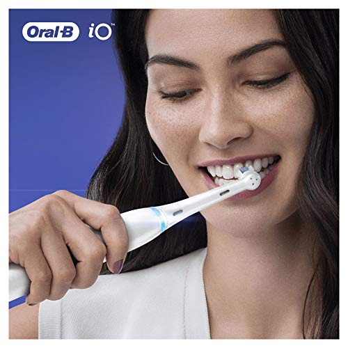 Oral-B iO Ultimate Clean Electric Toothbrush Head, Twisted & Angled Bristles for Deeper Plaque Removal, Pack of 4, White