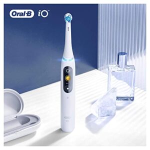 Oral-B iO Ultimate Clean Electric Toothbrush Head, Twisted & Angled Bristles for Deeper Plaque Removal, Pack of 4, White