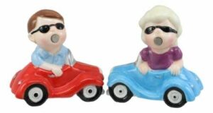 set of 1 love you valentines couple kissing in cars magnetic salt and pepper shakers