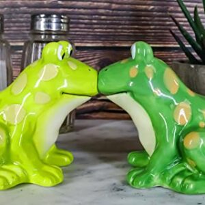 Set Of 1 Green Tree Frogs Toads Kissing Ceramic Salt And Pepper Shakers