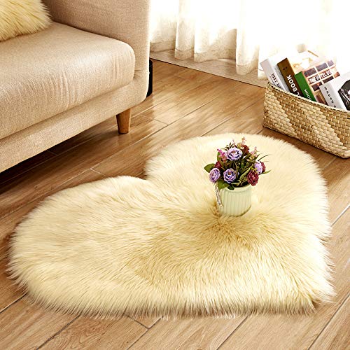 Askfairy Heart-Shaped Plush Rug,for The Indoor Anti-Skid Floor Mat of The Bedside Bedroom, Soft and Comfortable