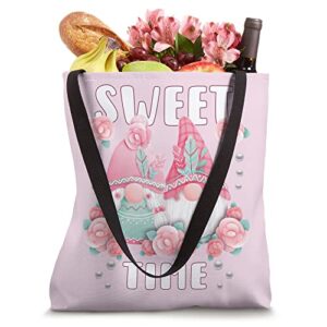 Gnome pair with roses, pink garden gnomes with roses Tote Bag