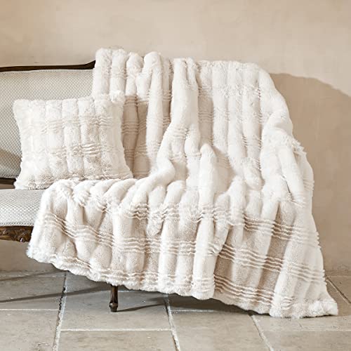 Amélie Home Warm Faux Fur Throw Blanket, Beige Fuzzy Soft Blanket, Special Wavy Pattern, Comfy Furry Throw Blankets for Couch Sofa Chair Bed, 50 X 60 Inch