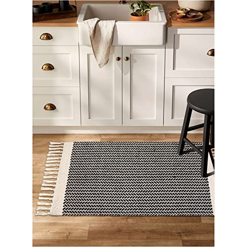 Lahome Boho Bathroom Rugs, Small 2x3 Front Door Mat Lightweight Kitchen Rug Woven Cotton Area Rug with Tassels, Farmhouse Washable Black and White Throw Rug Low Pile Carpet for Entry Laundry