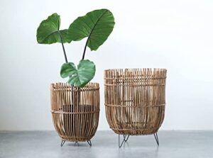creative co-op round arurog metal clothespin feet (set of 2 sizes) basket, brown