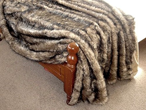 Luxurious Wolf Faux Fur Throw Blanket Fake Wolf/Coyote Fur Thorw Blanket 79"x90" Queen Size Fake Fur Throw Blanket Bedspread Brown