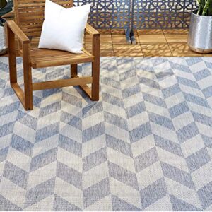 nicole miller new york patio country calla contemporary herringbone indoor/outdoor area rug, blue/grey, 5’2″x7’2″