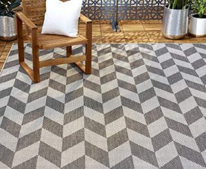 nicole miller new york patio country calla contemporary herringbone indoor/outdoor area rug, black/grey, 5’2″x7’2″