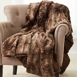 Amazon Brand – Pinzon Faux Fur Throw Blanket 63" x 87", Alpine Brown