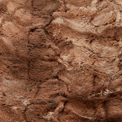 Amazon Brand – Pinzon Faux Fur Throw Blanket 63" x 87", Alpine Brown